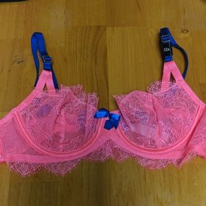 Victoeias Secret Bralette 32B